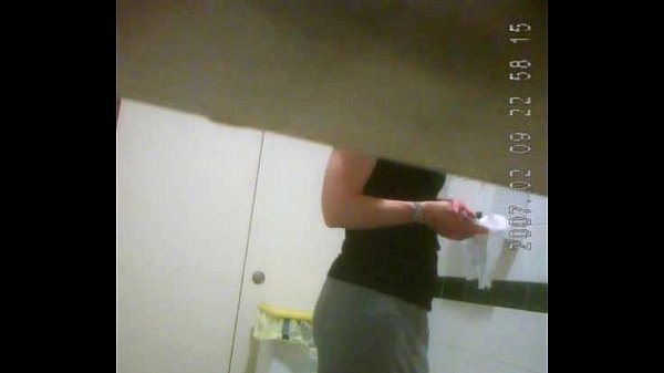 Женский туалет скрытая камера видео вид снизу